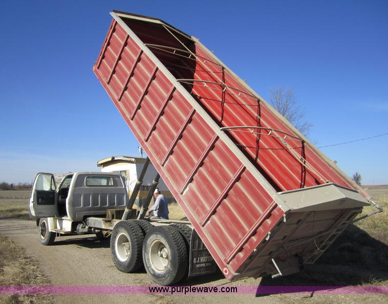 image for item 5604 1976 Chevrolet C65 grain truck