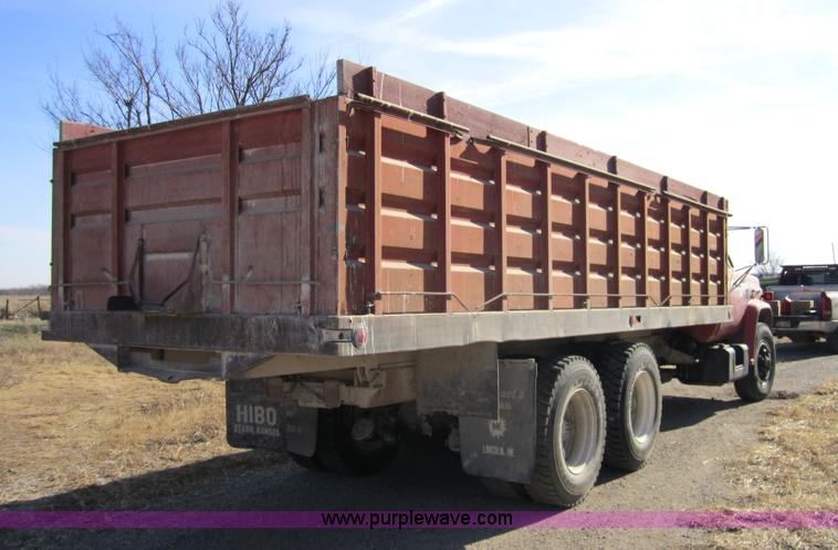 image for item 5607 1978 Chevrolet C65 grain truck