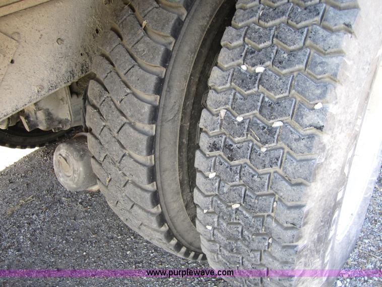 image for item 5607 1978 Chevrolet C65 grain truck