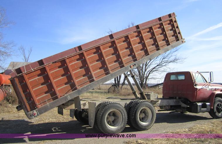 image for item 5607 1978 Chevrolet C65 grain truck