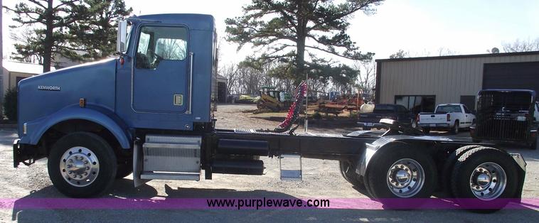 image for item 5958 2000 Kenworth T800 semi truck