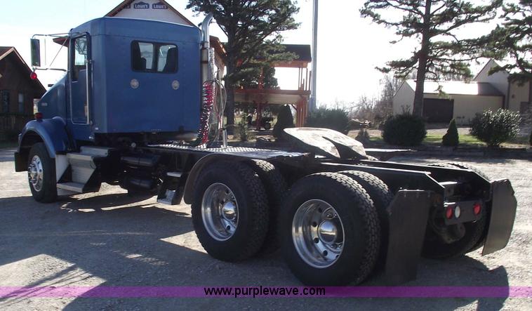 image for item 5958 2000 Kenworth T800 semi truck