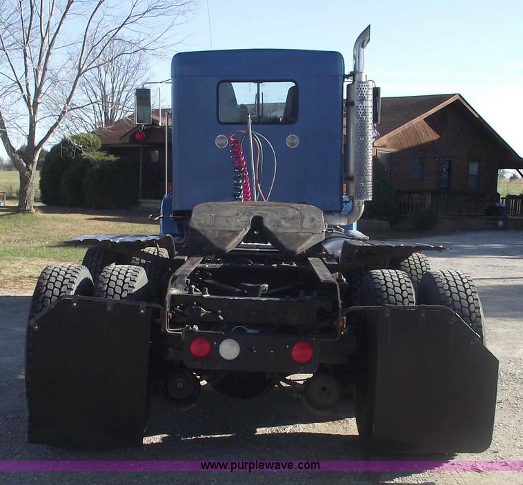 image for item 5958 2000 Kenworth T800 semi truck