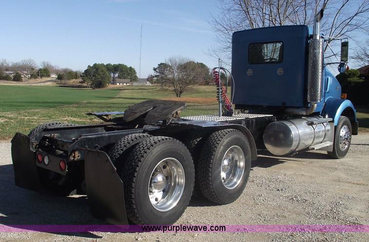 image for item 5958 2000 Kenworth T800 semi truck