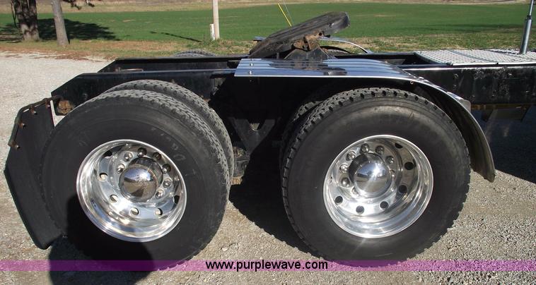 image for item 5958 2000 Kenworth T800 semi truck