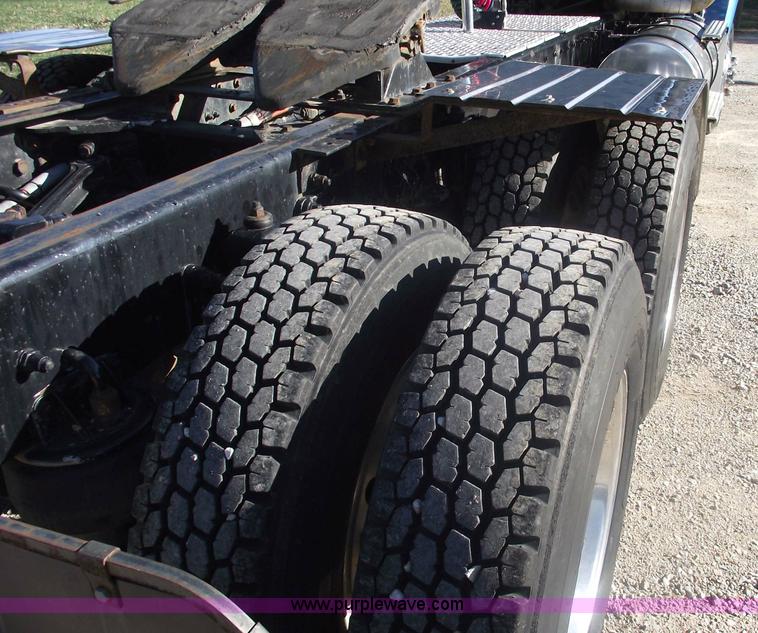 image for item 5958 2000 Kenworth T800 semi truck