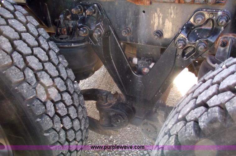 image for item 5958 2000 Kenworth T800 semi truck