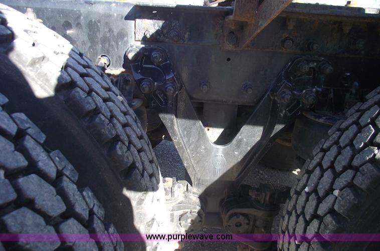 image for item 5958 2000 Kenworth T800 semi truck