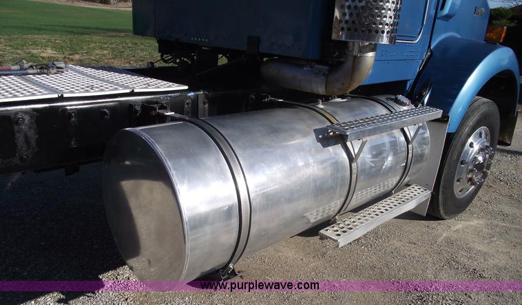 image for item 5958 2000 Kenworth T800 semi truck