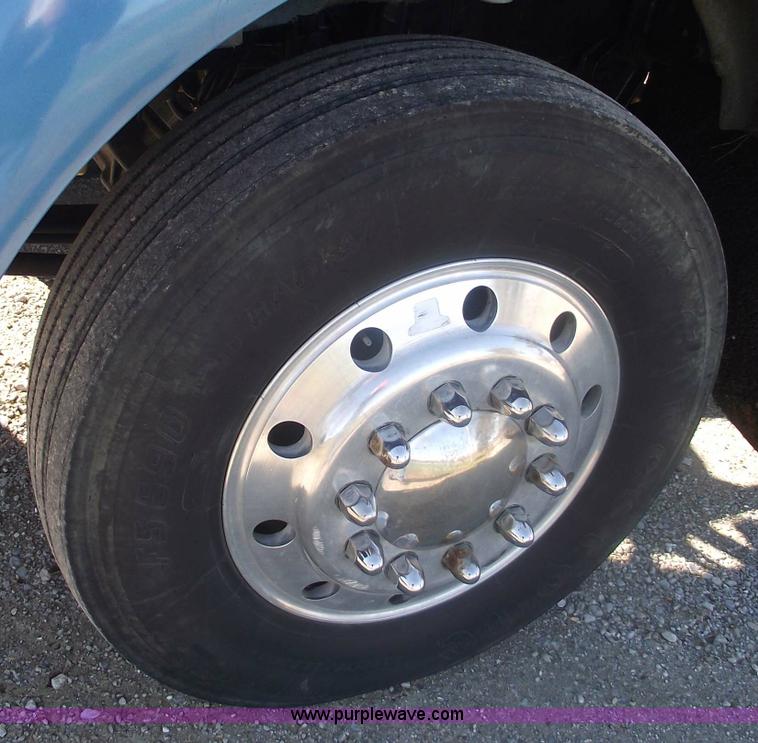 image for item 5958 2000 Kenworth T800 semi truck