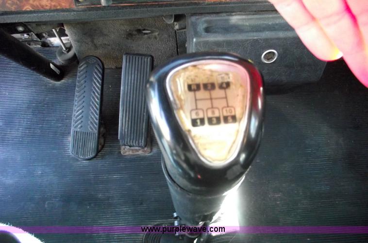 image for item 5958 2000 Kenworth T800 semi truck