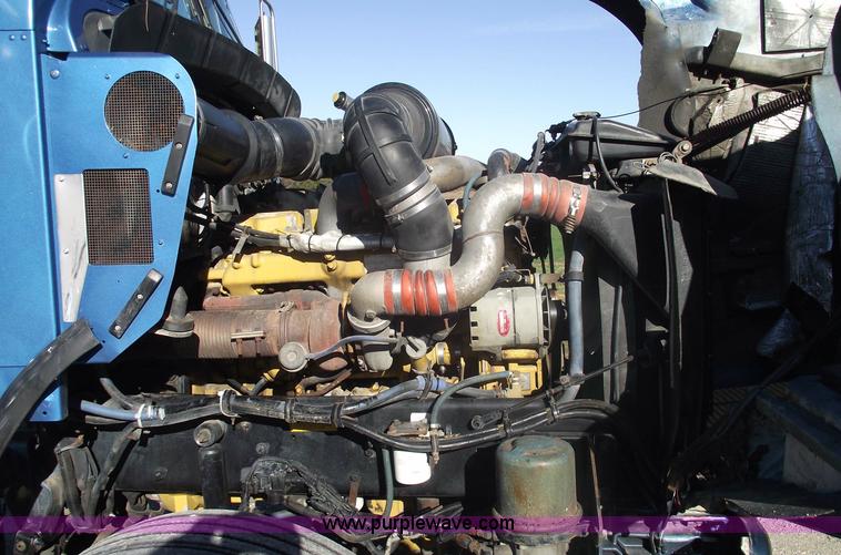 image for item 5958 2000 Kenworth T800 semi truck