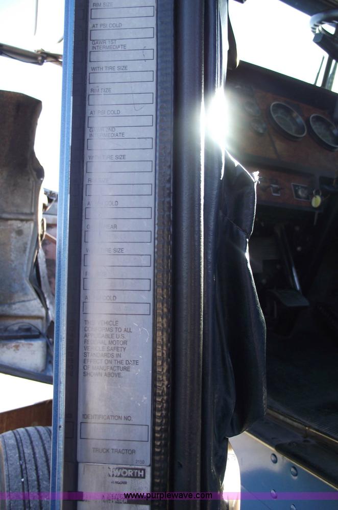 image for item 5958 2000 Kenworth T800 semi truck