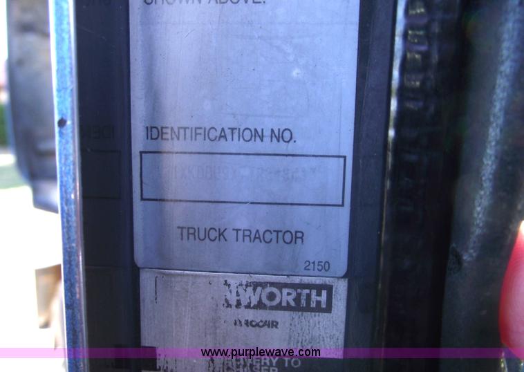 image for item 5958 2000 Kenworth T800 semi truck