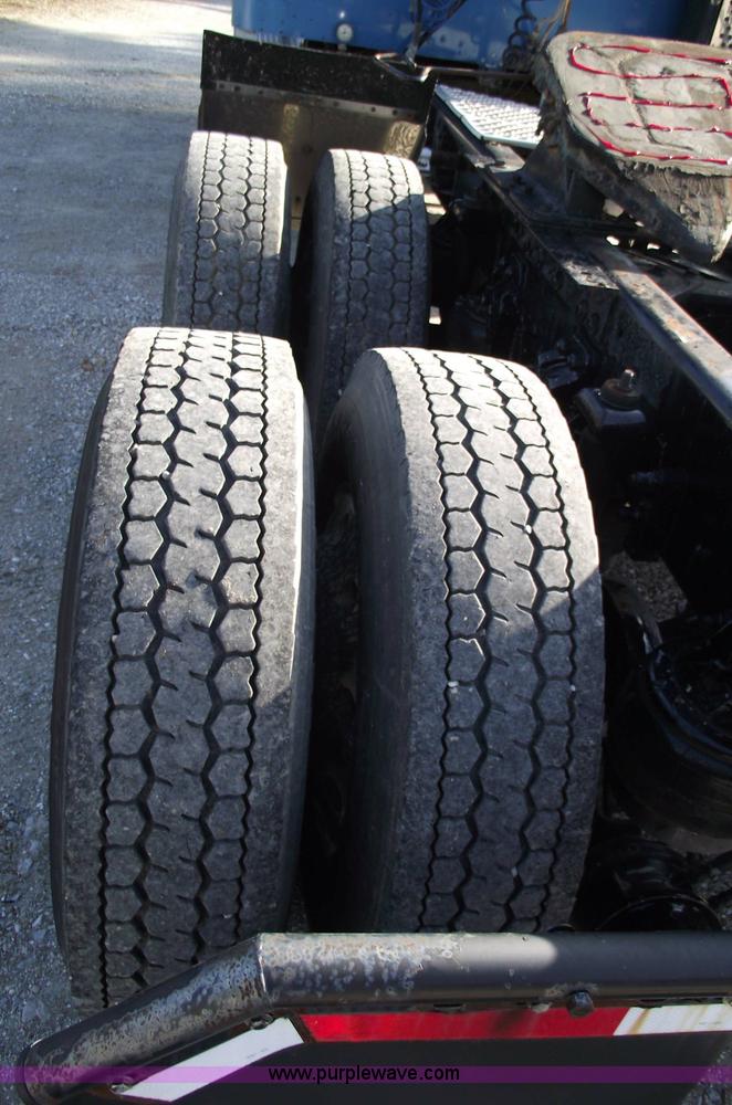 image for item 5959 1998 Kenworth T800 semi truck