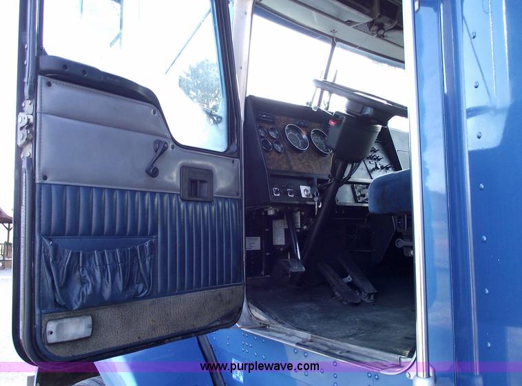 image for item 5959 1998 Kenworth T800 semi truck