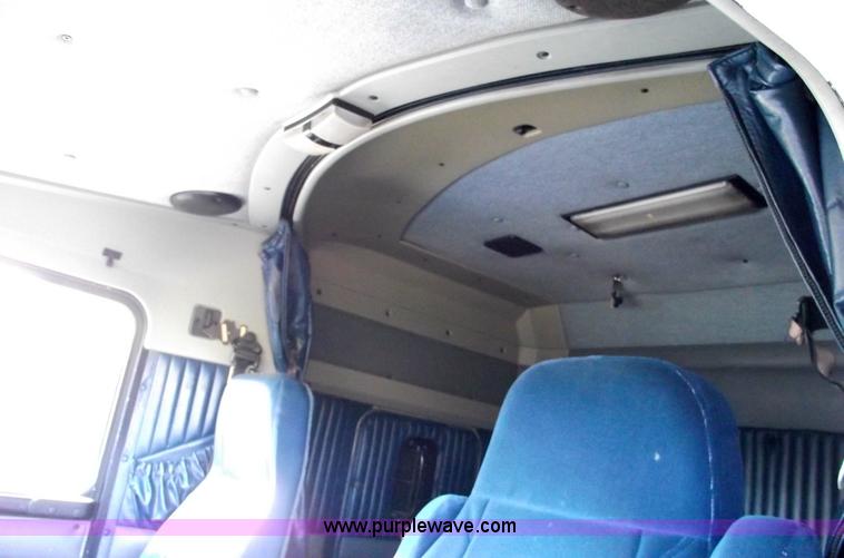 image for item 5959 1998 Kenworth T800 semi truck