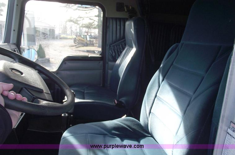 image for item 5959 1998 Kenworth T800 semi truck