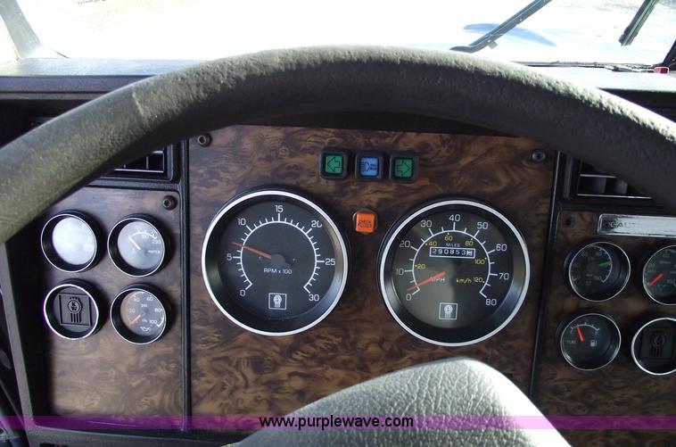 image for item 5959 1998 Kenworth T800 semi truck