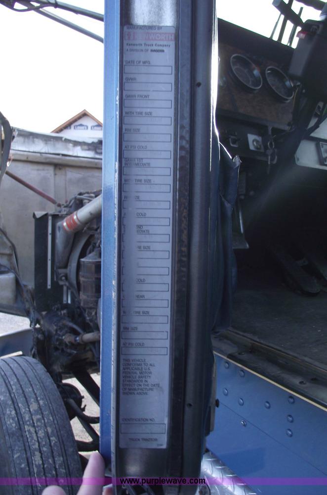 image for item 5959 1998 Kenworth T800 semi truck