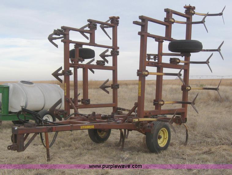 image for item 6281 Sunflower chisel plow