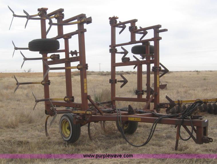 image for item 6281 Sunflower chisel plow
