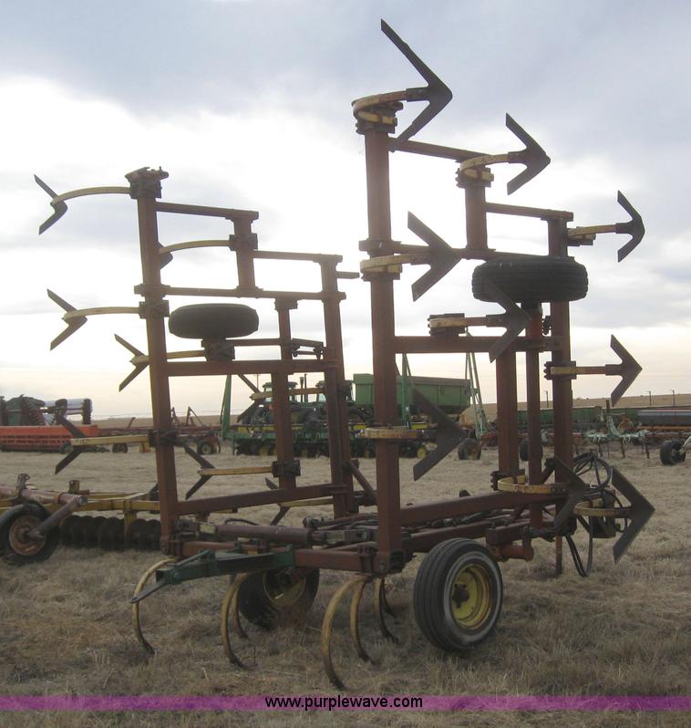 image for item 6281 Sunflower chisel plow