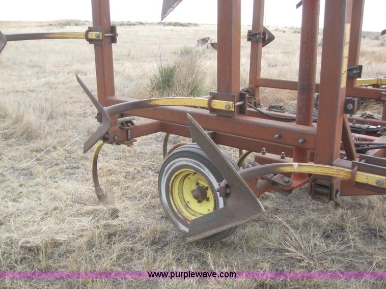 image for item 6281 Sunflower chisel plow
