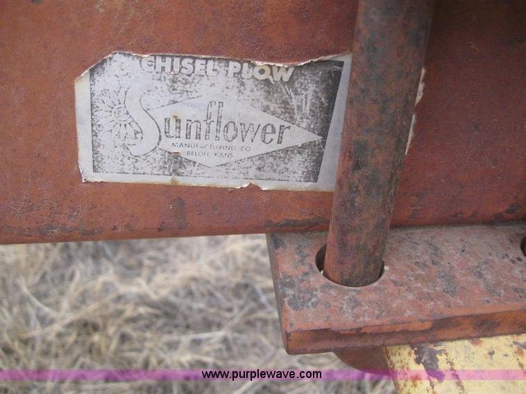 image for item 6281 Sunflower chisel plow