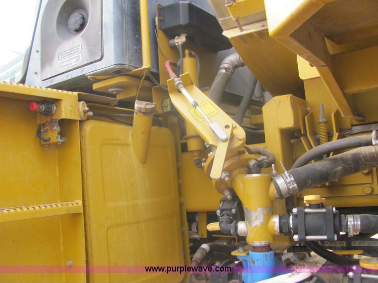 image for item 6757 Ag-Chem RoGator 854 self-propelled sprayer