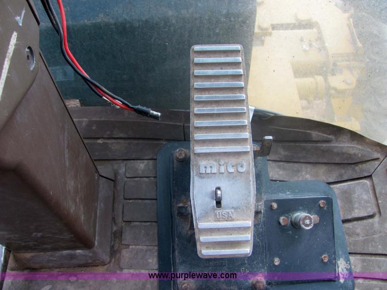 image for item 6757 Ag-Chem RoGator 854 self-propelled sprayer