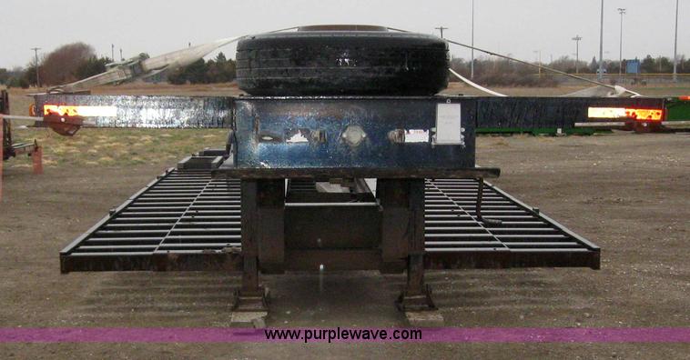 image for item 7040 1993 Jantz-femco 4812/3/TH combine trailer