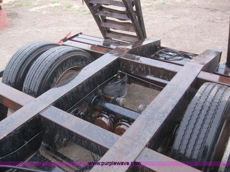 image for item 7040 1993 Jantz-femco 4812/3/TH combine trailer