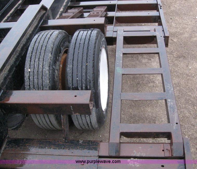 image for item 7040 1993 Jantz-femco 4812/3/TH combine trailer