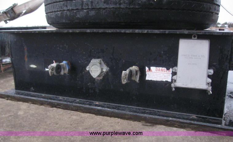 image for item 7040 1993 Jantz-femco 4812/3/TH combine trailer