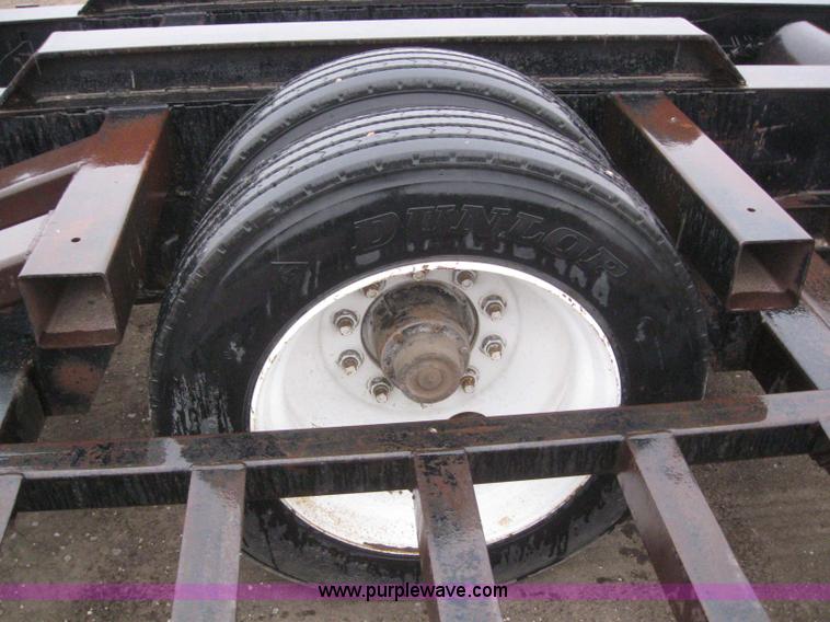 image for item 7040 1993 Jantz-femco 4812/3/TH combine trailer