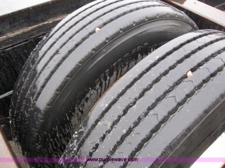 image for item 7040 1993 Jantz-femco 4812/3/TH combine trailer