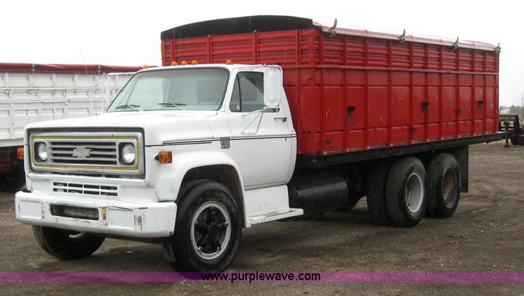 image for item 7050 1974 Chevrolet C65 grain truck