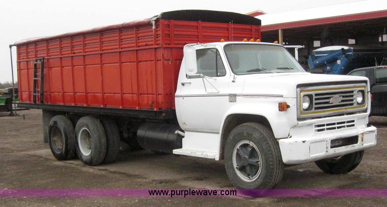 image for item 7050 1974 Chevrolet C65 grain truck