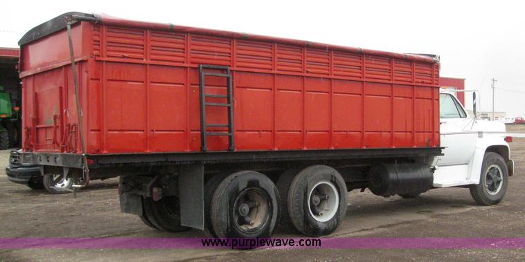 image for item 7050 1974 Chevrolet C65 grain truck