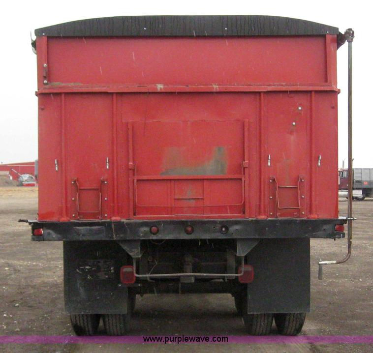 image for item 7050 1974 Chevrolet C65 grain truck