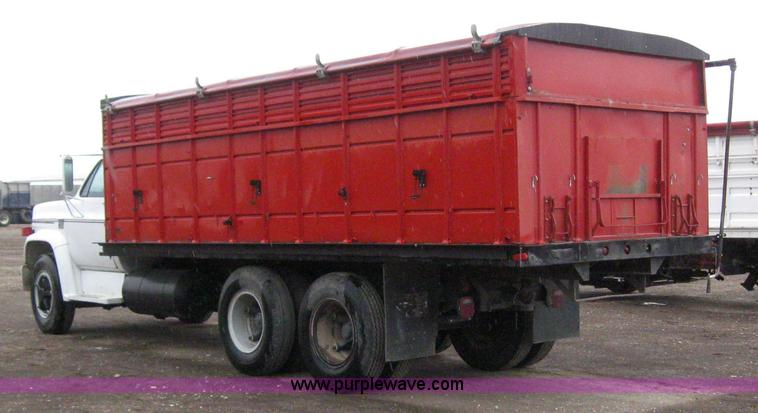 image for item 7050 1974 Chevrolet C65 grain truck