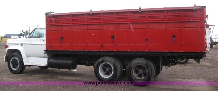image for item 7050 1974 Chevrolet C65 grain truck