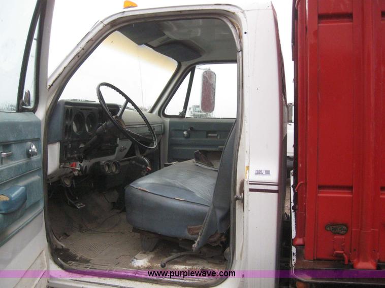 image for item 7050 1974 Chevrolet C65 grain truck