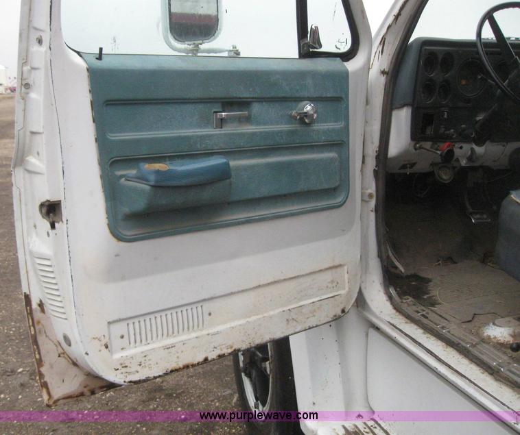 image for item 7050 1974 Chevrolet C65 grain truck