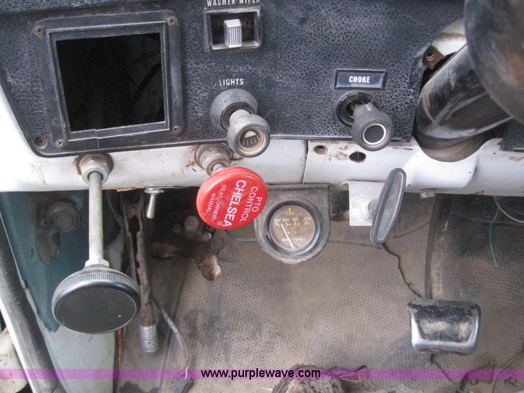 image for item 7050 1974 Chevrolet C65 grain truck