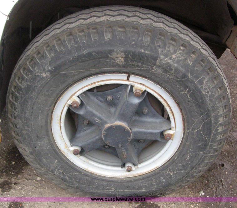 image for item 7050 1974 Chevrolet C65 grain truck