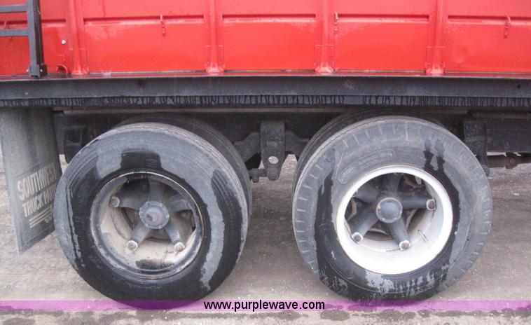 image for item 7050 1974 Chevrolet C65 grain truck