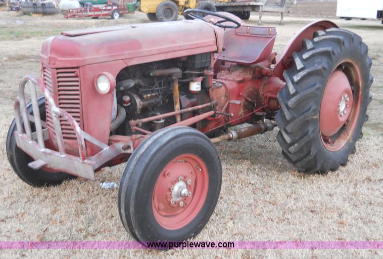 image for item 7773 1961 Massey-Ferguson MF35 tractor