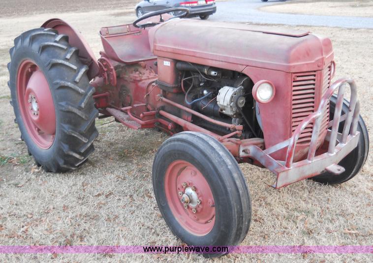 image for item 7773 1961 Massey-Ferguson MF35 tractor